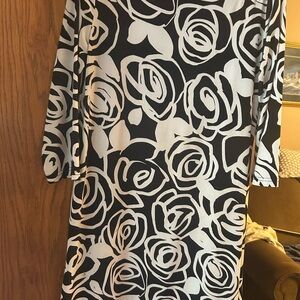 Chic Monochrome Rose Pattern Midi Dress size medium great condition